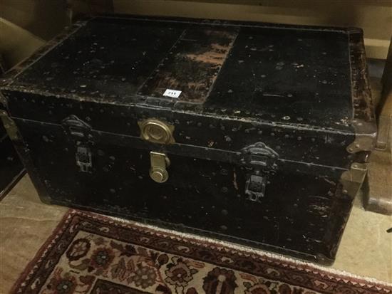 Travel trunk(-)